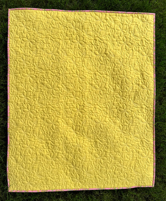 Wholecloth Baby Quilt – Bee, Flower & Dragonfly Quilting – 33" x 40"
