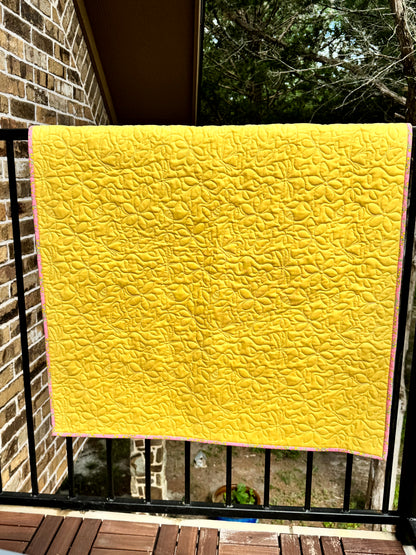 Wholecloth Baby Quilt – Bee, Flower & Dragonfly Quilting – 33" x 40"