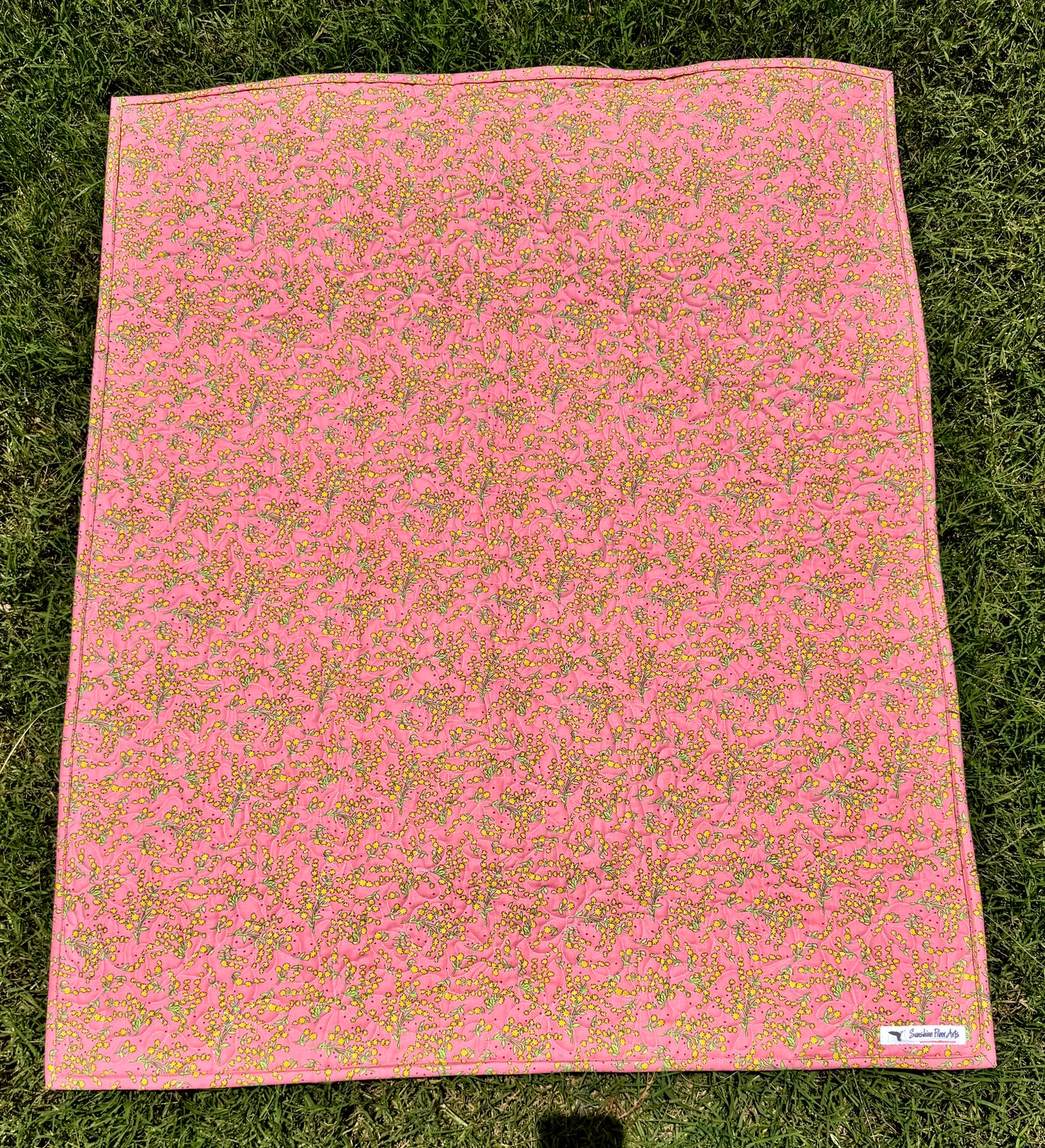 Wholecloth Baby Quilt – Bee, Flower & Dragonfly Quilting – 33" x 40"
