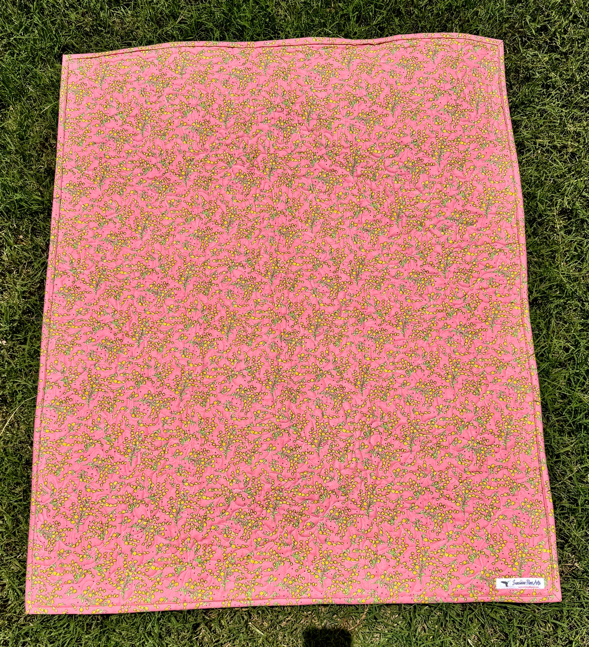 Wholecloth Baby Quilt – Bee, Flower & Dragonfly Quilting – 33" x 40"