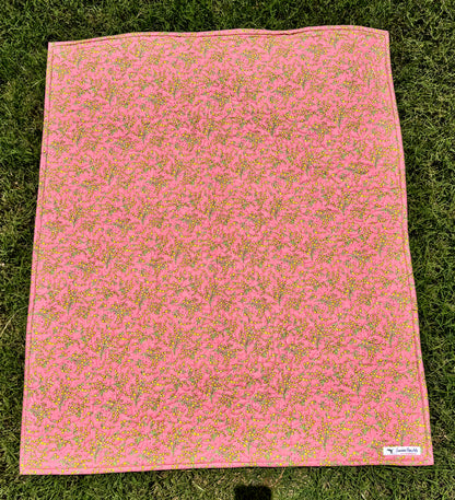 Wholecloth Baby Quilt – Bee, Flower & Dragonfly Quilting – 33" x 40"