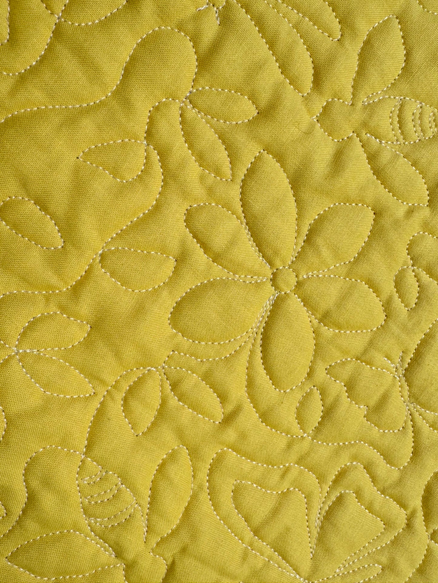 Wholecloth Baby Quilt – Bee, Flower & Dragonfly Quilting – 33" x 40"