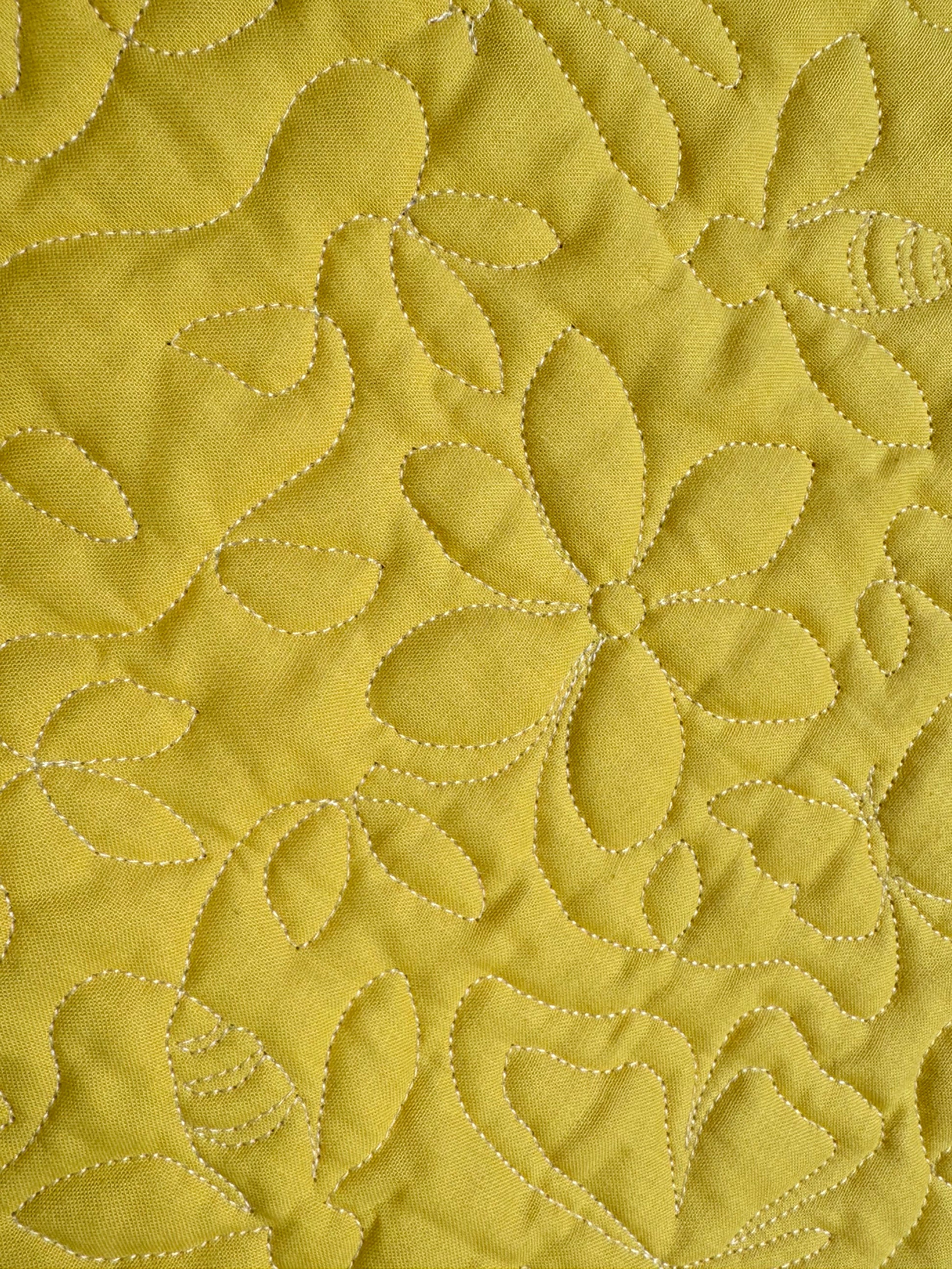 Wholecloth Baby Quilt – Bee, Flower & Dragonfly Quilting – 33" x 40"