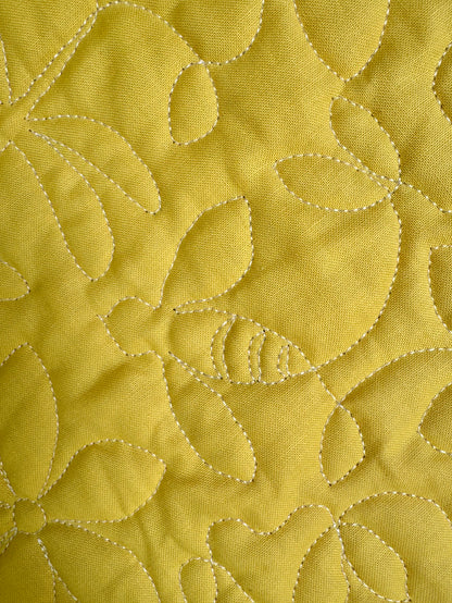 Wholecloth Baby Quilt – Bee, Flower & Dragonfly Quilting – 33" x 40"