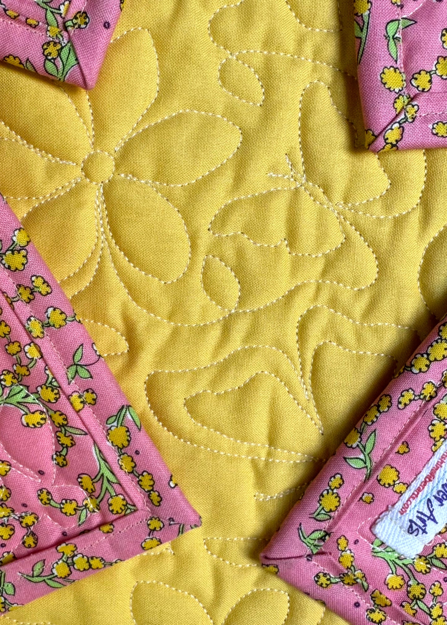 Wholecloth Baby Quilt – Bee, Flower & Dragonfly Quilting – 33" x 40"