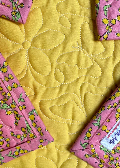 Wholecloth Baby Quilt – Bee, Flower & Dragonfly Quilting – 33" x 40"