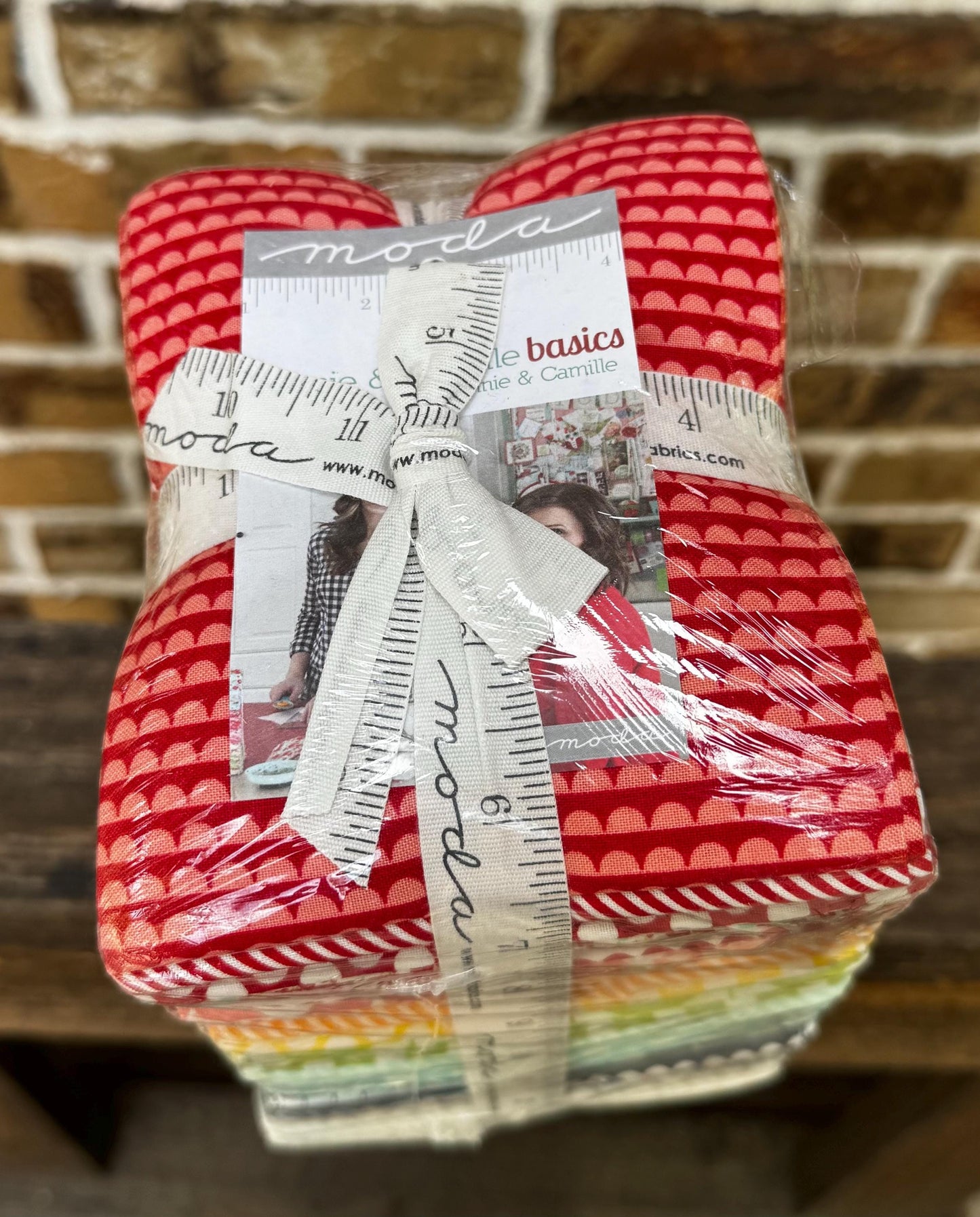 Bonnie & Camille Basics - Moda - 40 Pieces - Fat Quarter Bundle - 55023AB