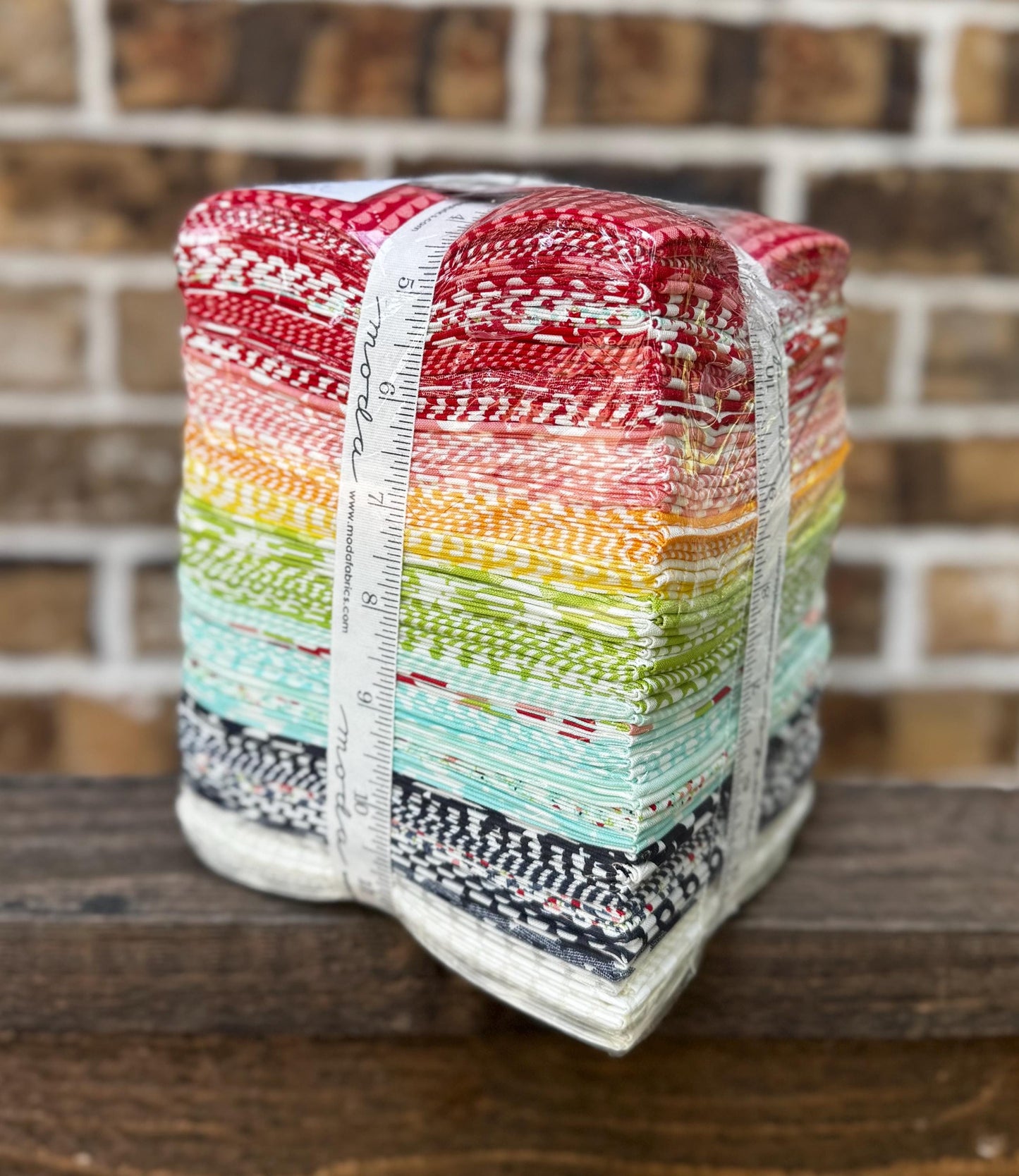 Bonnie & Camille Basics - Moda - 40 Pieces - Fat Quarter Bundle - 55023AB